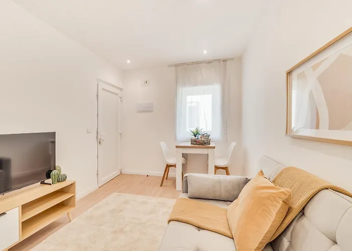 Yellow Charm - Campolide Apartments
