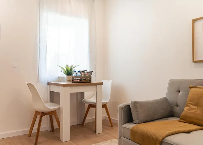 Yellow Charm - Campolide Apartments