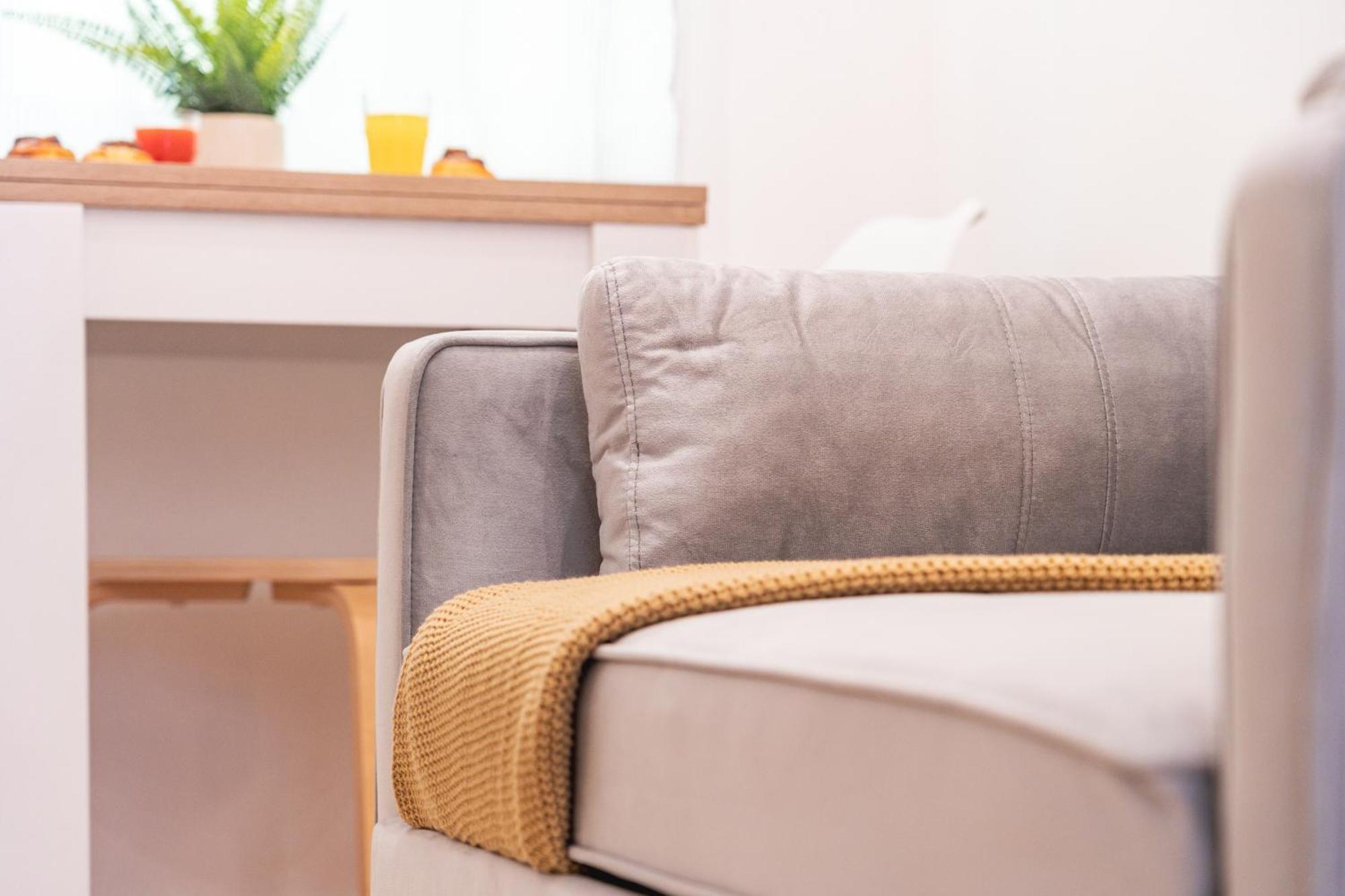 Yellow Charm - Campolide Apartment *