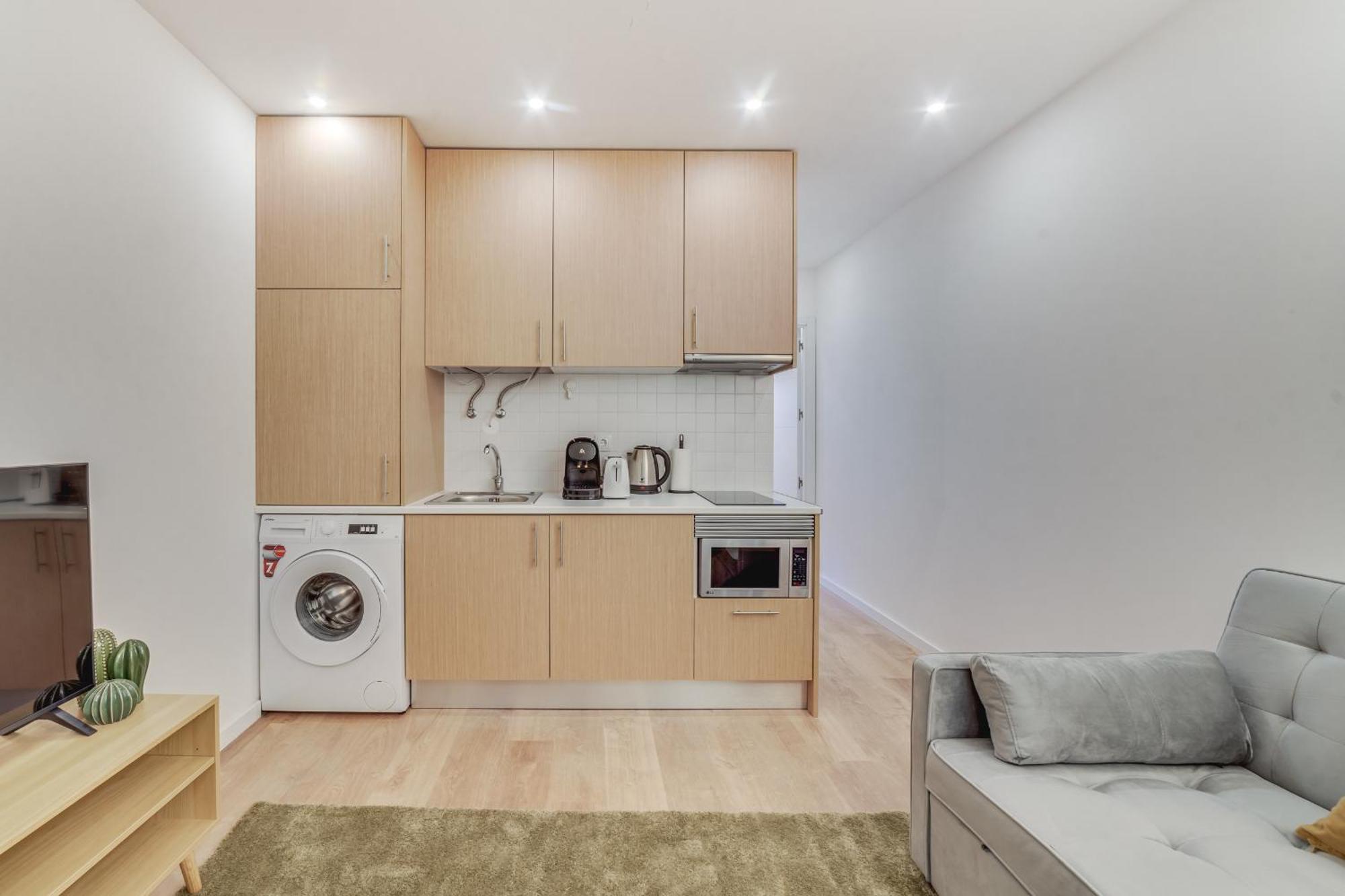 Yellow Charm - Campolide Apartment