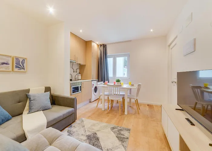 Yellow Charm - Campolide Apartments